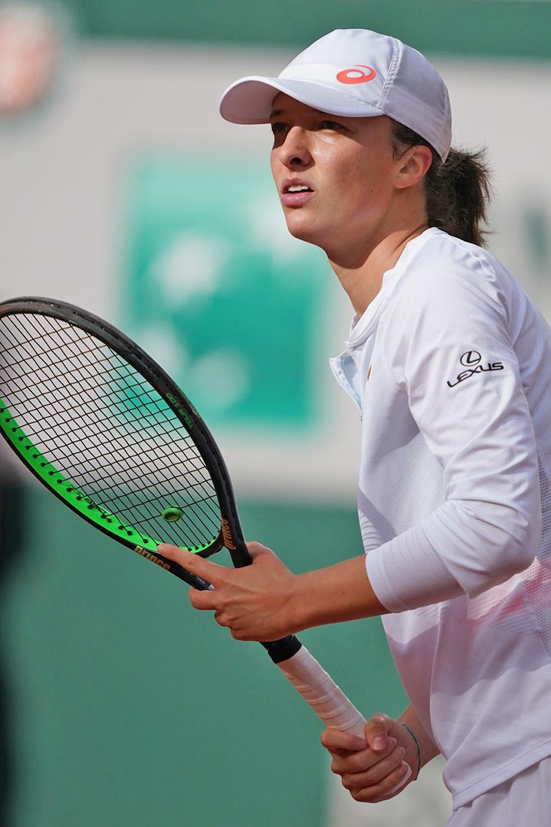 まさかの未契約!!】シフィオンテクに全仏オープン優勝をもたらした使用