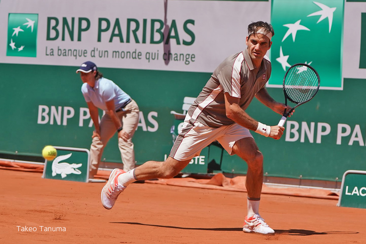 フェデラーが大好きな地元チーム「SCベルン」のアリーナを訪問！ 自身