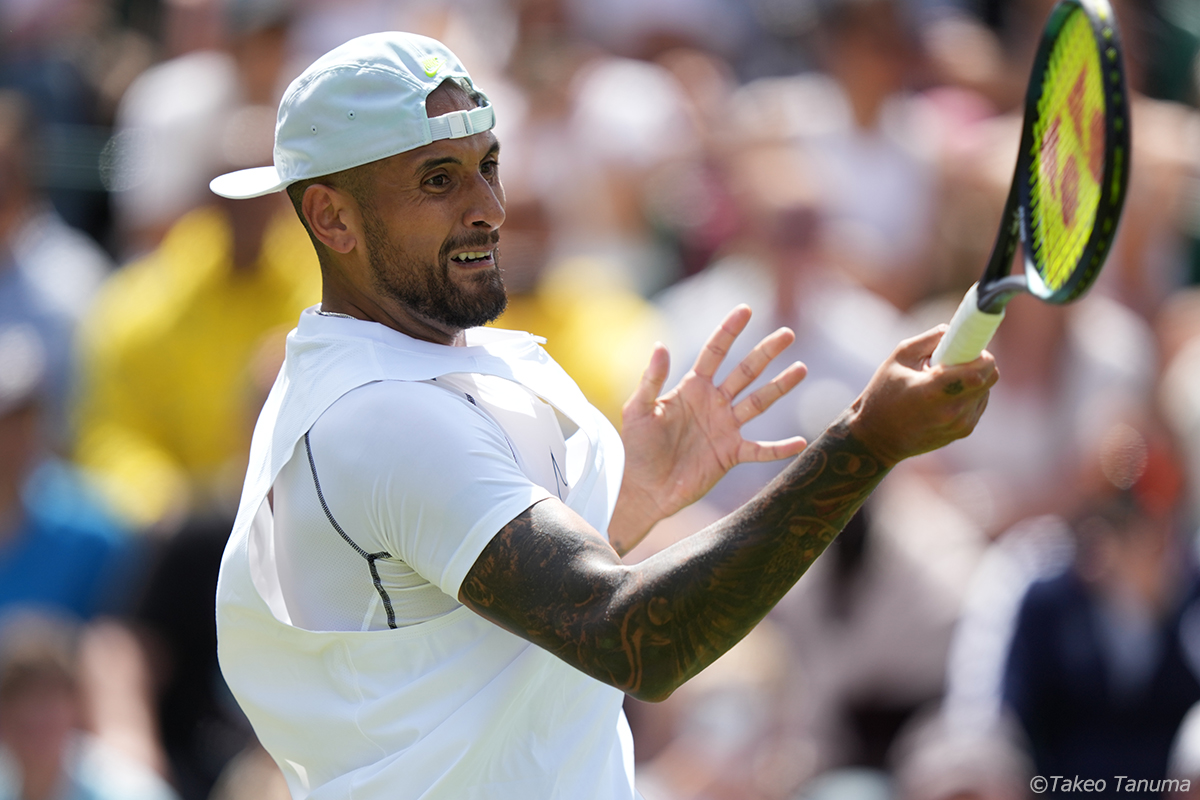 キリオスが地元選手に辛勝で2回戦へ 試合直後には観客に唾を吐く仕草 応援せず 煽ったり軽蔑するために来ていた ウィンブルドン