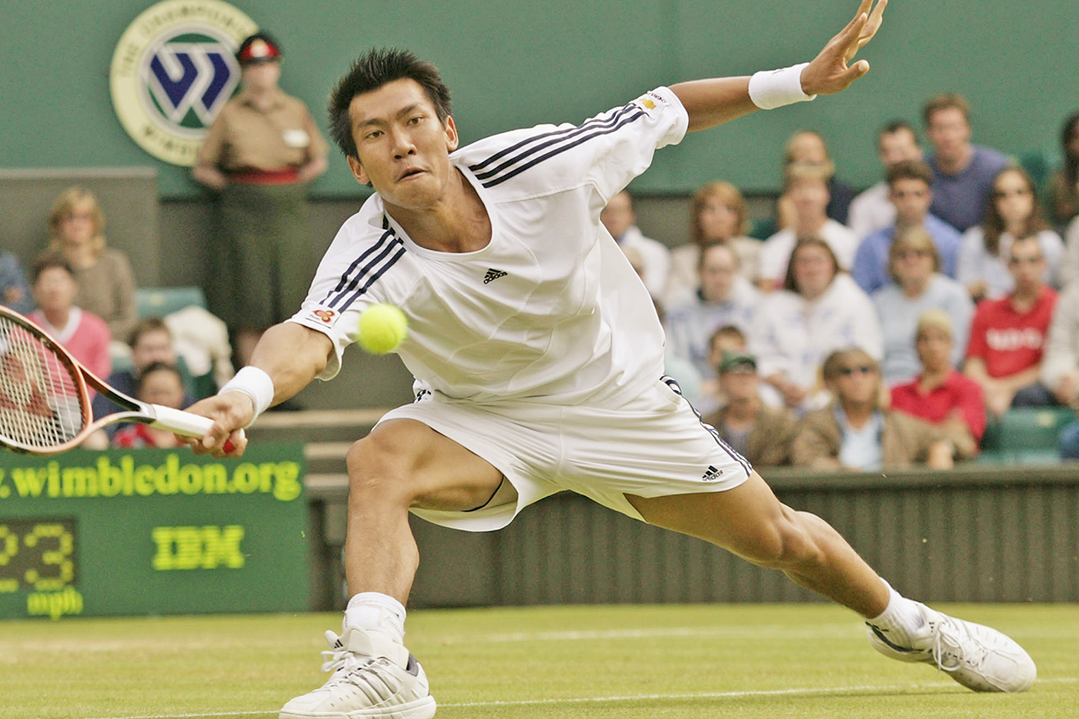 アジア人初のトップ10選手 スリチャパンの大開脚ショット動画に称賛 ありえない身体能力 ジョコビッチ以上だ