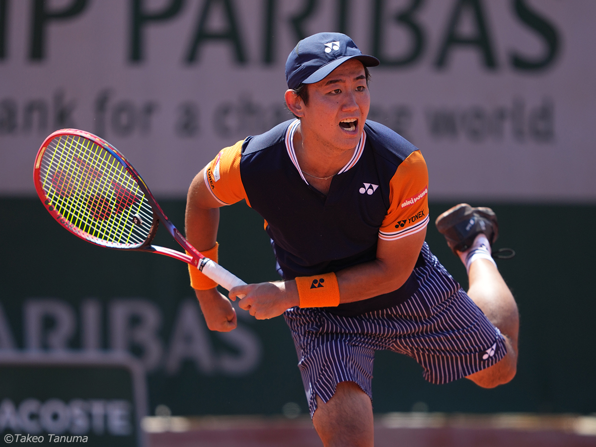 西岡良仁が1セットダウンから2試合連続の逆転勝利で全仏オープン初の3