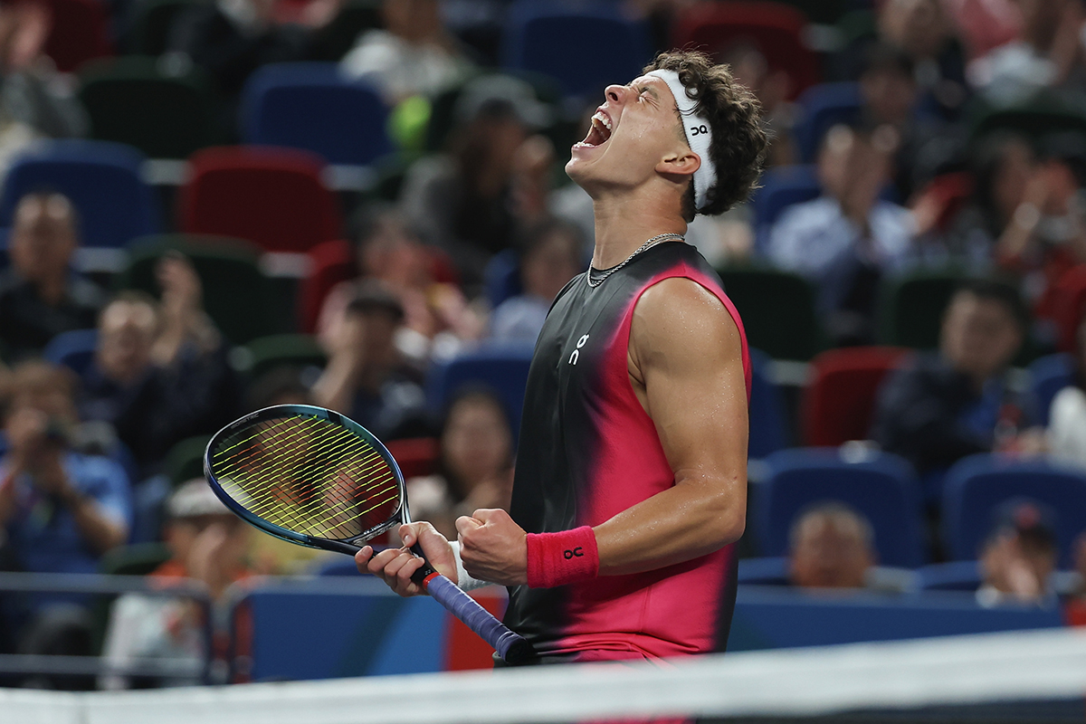 シェルトンが世界4位シナーに逆転勝利で8強! 21歳の誕生日をトップ10