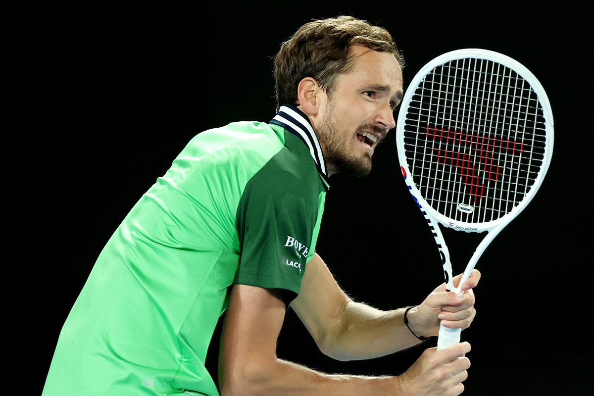 メドベデフが2セットダウンから大逆転勝利で3回戦へ。深夜3時40分にまで及ぶ死闘に「この一戦は確実に僕の記憶に残る」[全豪オープン]