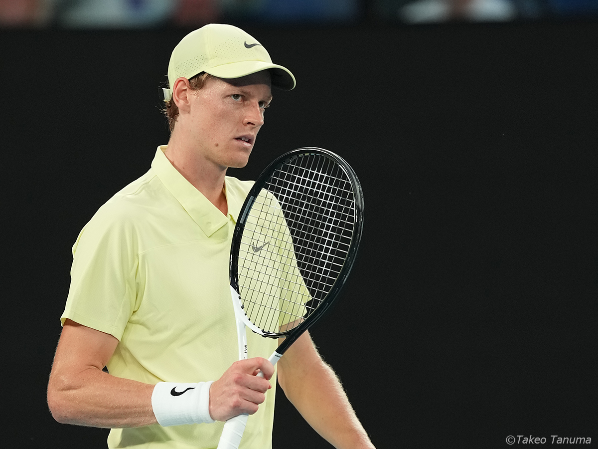 シナー、圧巻のパフォーマンスで世界8位デミノーに完勝！2年連続ベスト