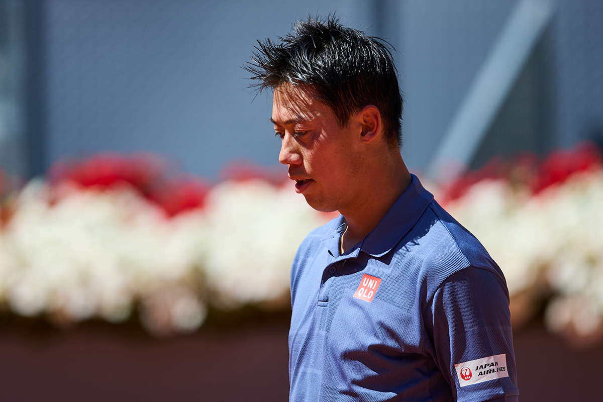 錦織圭 腰痛により2回戦途中で棄権。25日開幕の全仏OP前に不安残す