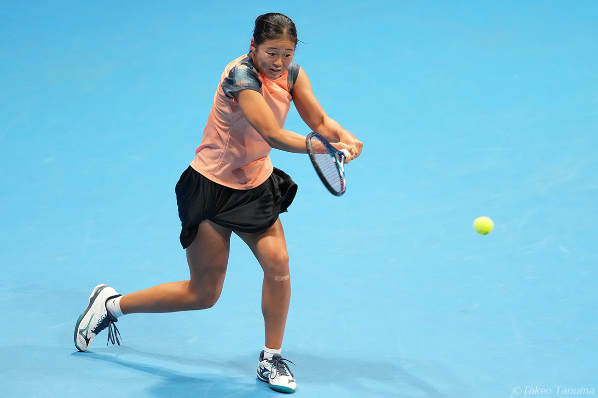 17歳の園部八奏がプロ転向後初白星！チェコの有望株をストレートで撃破