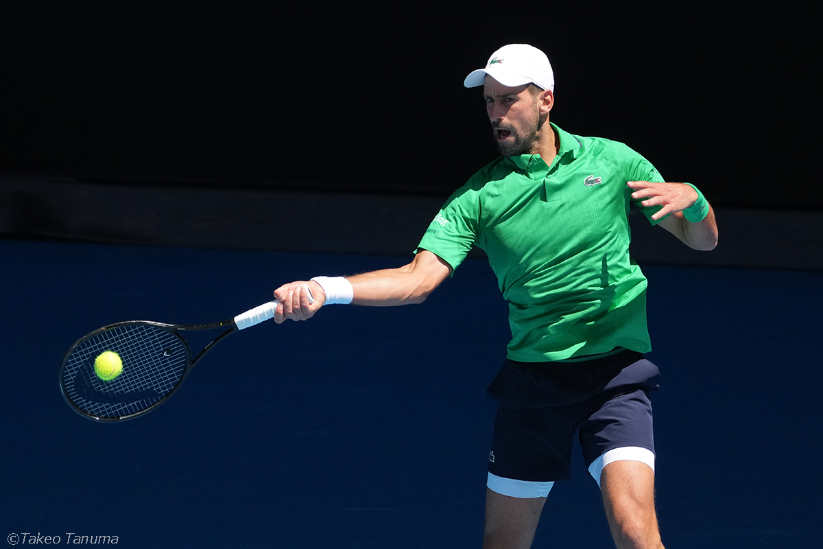 ジョコビッチ、盤石のテニスで全豪18度目の3回戦進出 史上初グランド