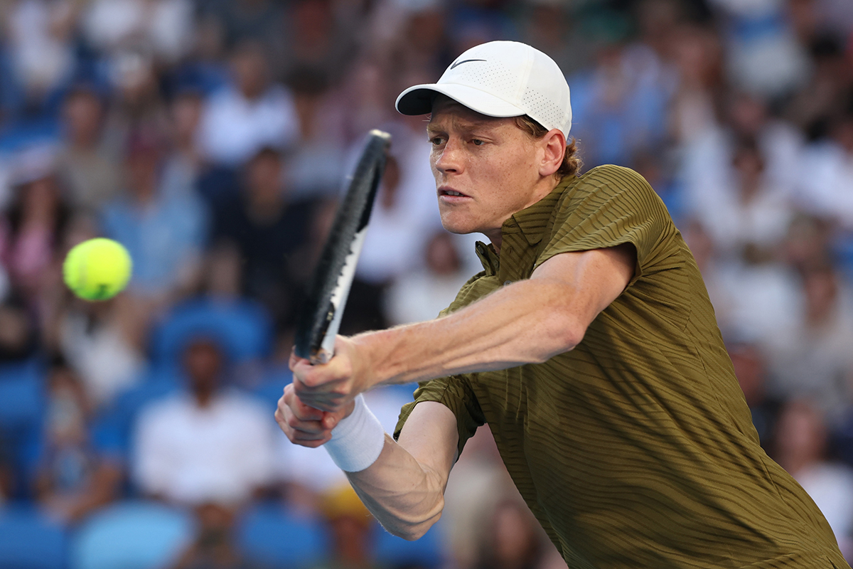 シナー、同胞ダルデリを退け3年連続の8強入り。史上2人目の3連覇へ向け